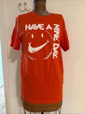 NWT Men’s Nike Orange Graphic 'Have A Nike Day T-Shirt Size S